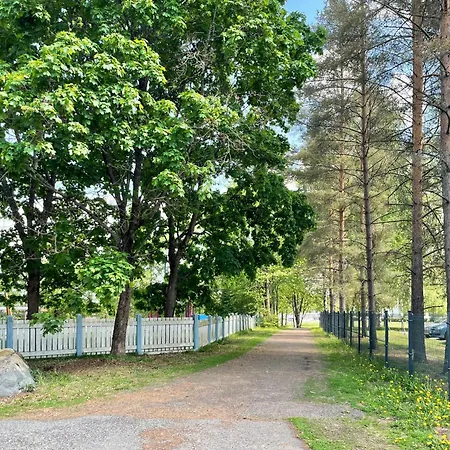Apartment Tyylikaes Kolmio Puiston Laidalla